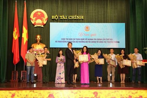 Thông tấn xã Việt Nam đoạt 3 giải báo chí viết về ngành tài chính
