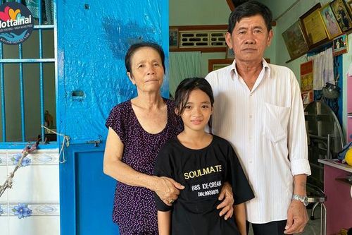Mồ côi cha khi mới 1 tuổi, bé gái lớp 3 mong lớn lên sẽ làm cô giáo