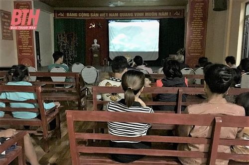 Đưa những thước phim về với bản, làng