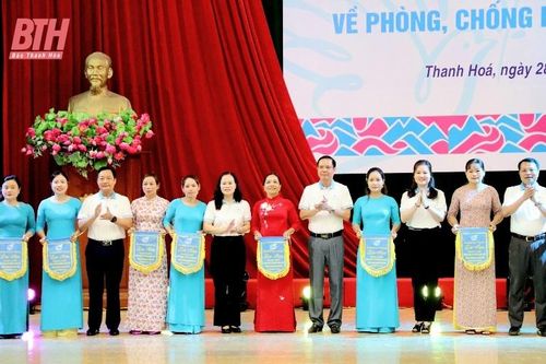 Giao lưu, chia sẻ kinh nghiệm, sáng kiến về phòng, chống bạo lực gia đình