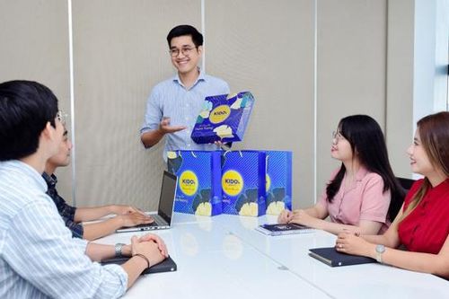 Doanh nghiệp chuẩn bị bánh Trung thu cao cấp gửi tặng nhân viên từ sớm