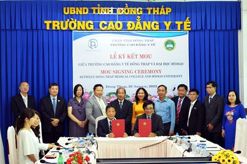 Ký kết ghi nhớ hợp tác trong đào tạo và trao đổi học thuật lĩnh vực điều dưỡng