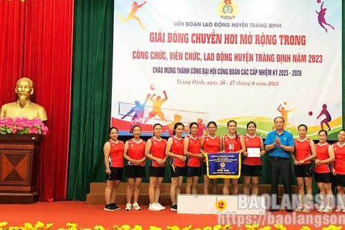 Hơn 450 vận động viên tham gia giải bóng chuyền hơi công chức, viên chức, người lao động huyện Tràng Định