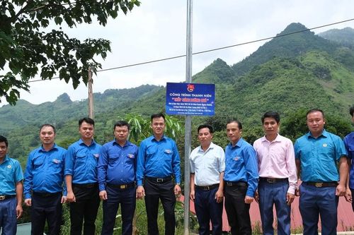 Mường Khương khánh thành công trình 'Thắp sáng đường quê' tại xã Nậm Chảy và Tả Gia Khâu.