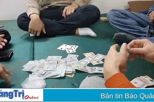 Kỷ luật cán bộ đánh bài ăn tiền trong giờ làm việc