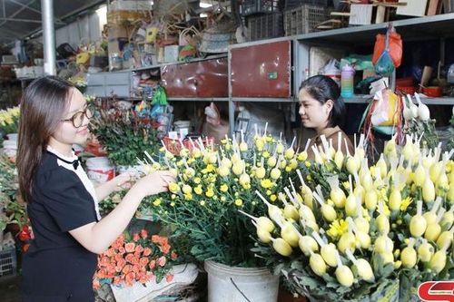 Đa dạng thị trường hàng hóa dịp rằm tháng 7
