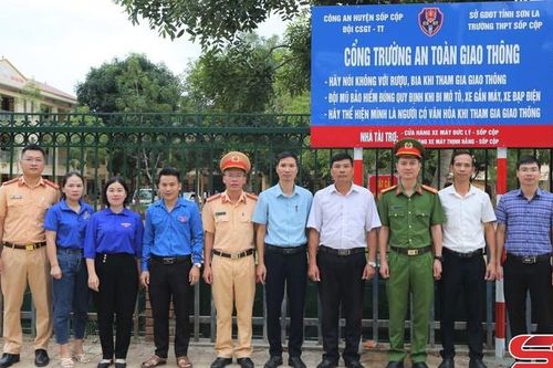 Ra mắt mô hình 'Cổng trường an toàn giao thông' tại Trường THPT Sốp Cộp