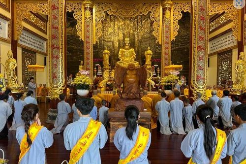 Lâm Đồng: Chùa Niết Bàn tạ pháp, khánh tuế chư tôn đức và tặng 500 phần quà Vu lan
