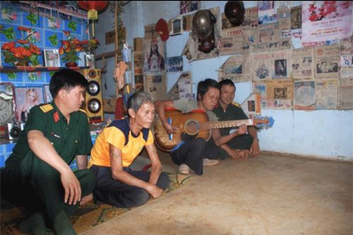 Những phận đời long đong
