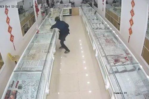 Bắt nghi phạm dùng búa cướp tiệm vàng ở Hưng Yên