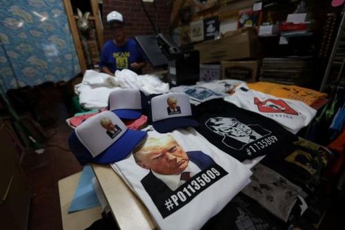 Chiến dịch của ông Trump thu về hàng triệu USD sau khi trình diện tại nhà tù