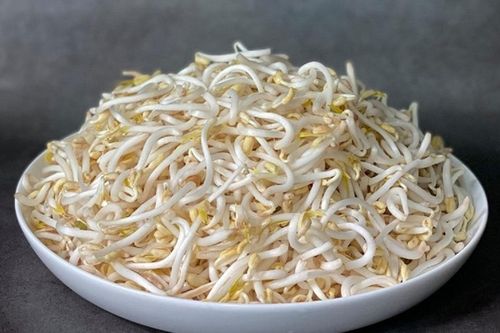 Nên ăn giá đỗ sống hay chần qua nước sôi?