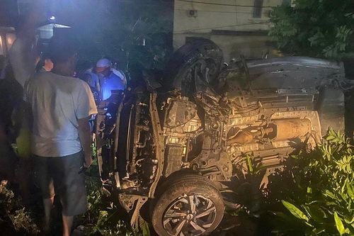 Ô tô băng qua đường sắt bị tàu hỏa tông trúng: Xác định danh tính 9 nạn nhân