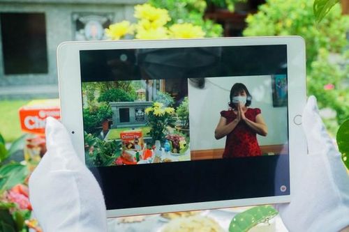 Đại gia đình gần 20 thành viên ở Đắk Nông, Sài Gòn thực hành lễ Vu Lan báo hiếu bằng 'video call'