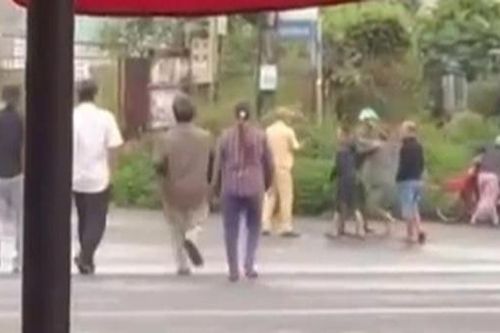 Làm rõ vụ cán bộ phường giằng co khiến người bán hàng rong bị ngã