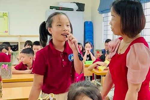 Hôm nay, nhiều trường học đón học sinh tựu trường