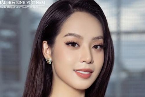 Hoa hậu Thanh Thủy phản ứng cực đáng yêu khi khán giả hỏi xin một thứ đặc biệt