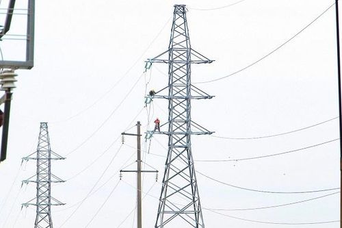 Đảo Cát Bà có điện trở lại sau sự cố tàu hàng va chạm đường dây 35kV
