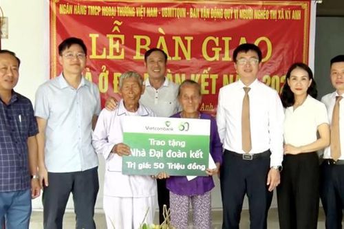 Bàn giao nhà Đại đoàn kết cho một hộ dân tại Hà Tĩnh