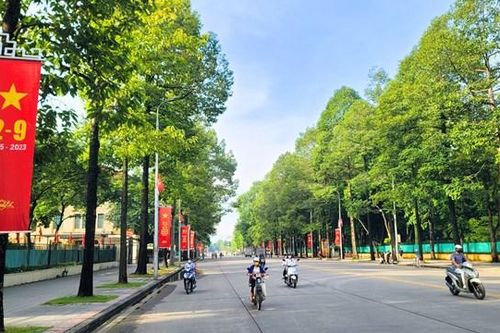 Phố phường Hà Nội rực rỡ sắc màu chào mừng Quốc Khánh 2/9