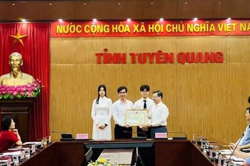 Học sinh Trường THPT Chuyên Tuyên Quang đoạt Huy chương Vàng ICAN 2023