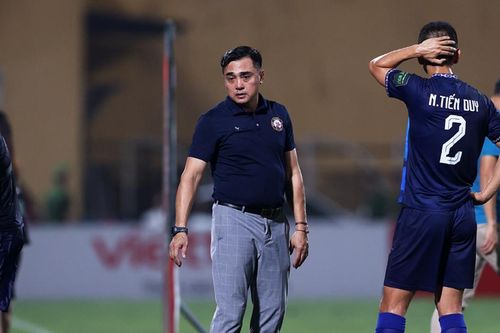 HLV Đức Thắng sắp có bến đỗ mới, V-League chuyển nhượng còn nhộn nhịp hơn cả... ngoại hạng Anh