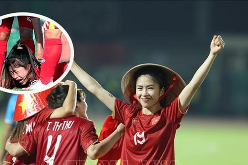 Thanh Nhã òa khóc khi bỏ lỡ cơ hội khiến trọng tài khó xử, ghi bàn thắng lịch sử trước đội bóng 8 lần vô địch EURO