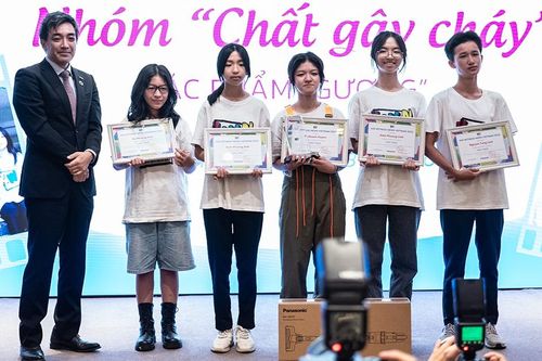 Trao giải chương trình làm phim 'Qua ống kính trẻ thơ'