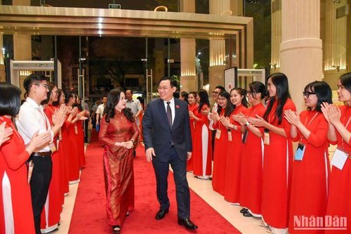 Chủ tịch Quốc hội Vương Đình Huệ dự Chương trình nghệ thuật đặc biệt 'Nắng Ba Đình'