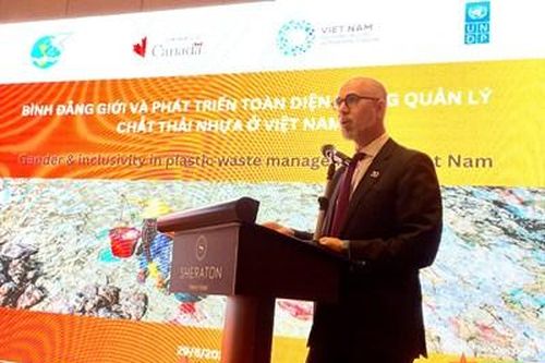 Nâng cao vai trò của phụ nữ trong quản lý chất thải nhựa