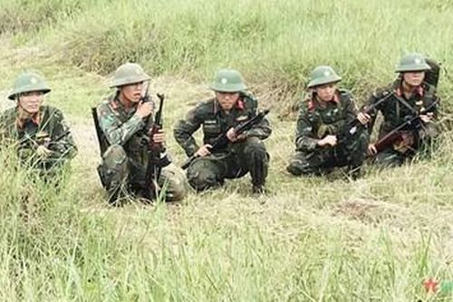 Bộ CHQS tỉnh Bình Phước diễn tập cấp tiểu đội bộ binh bắn đạn thật năm 2023