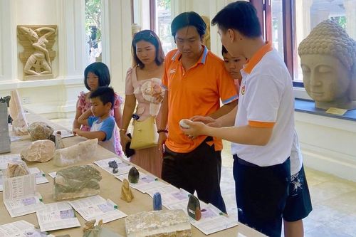 Lưu dấu làng nghề đá mỹ nghệ Non Nước