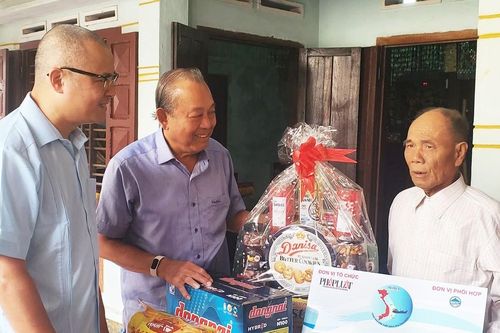 Trao quà cho hơn 200 ngư dân ven biển Phú Yên