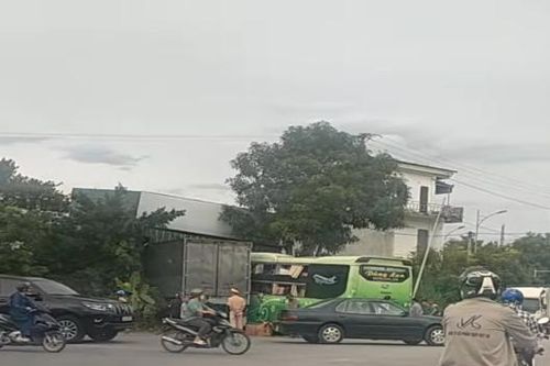 Danh tính tài xế tử vong vụ 2 ô tô lao vào xưởng nội thất