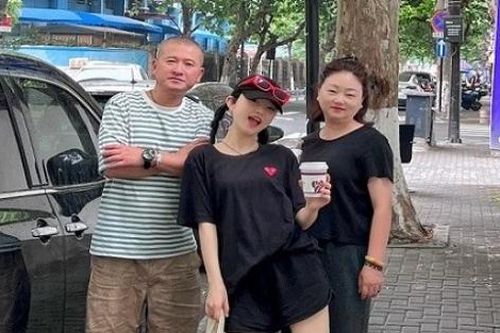 Giới trẻ Trung Quốc nghỉ việc, về nhà 'làm con toàn thời gian'