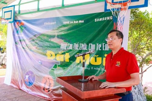 Báo Điện tử VietnamPlus chung tay hỗ trợ học sinh vùng khó khăn Đất Mũi
