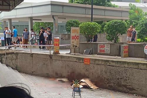 Người đàn ông rơi từ chung cư Hà Nội xuống đất tử vong