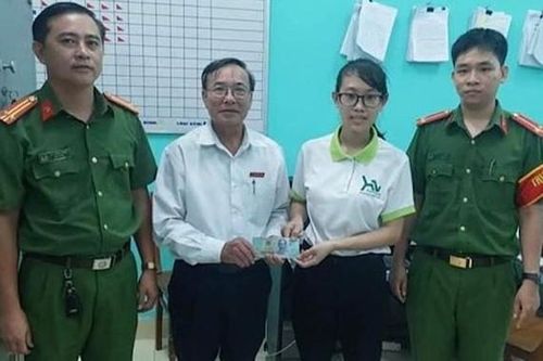 Người phụ nữ nhờ công an trả lại 30 triệu đồng nhặt được