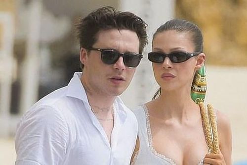 Bị chê bất tài, sự nghiệp bết bát, con trai Beckham vẫn sống xa hoa với vợ