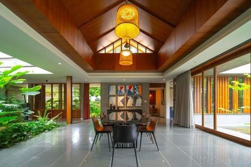 Ngôi nhà kết hợp phong cách cổ điển và hiện đại