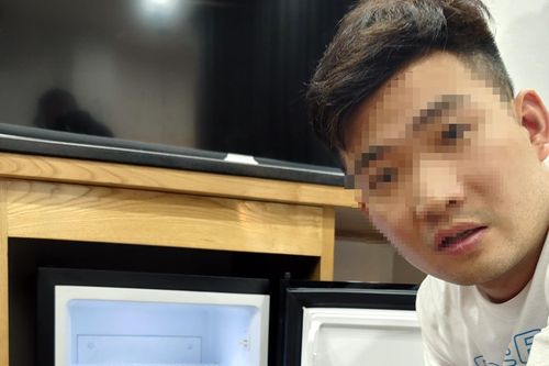 Tên trộm người nước ngoài móc túi 2 đồng hương ngay trên máy bay