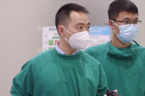 Đi nội soi dạ dày, hai người đàn ông 'vừa bất ngờ vừa thấy may mắn'