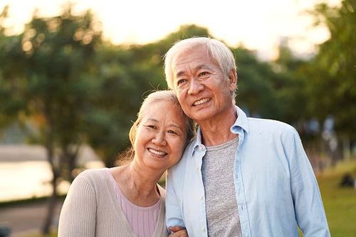 Tình yêu và sự hy sinh sau câu nói 'cha mẹ vẫn khỏe, con không phải lo đâu'