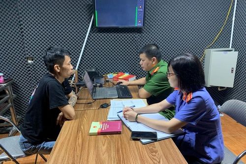 Bắt tạm giam đối tượng trộm cắp tài sản trên xe ô tô khách