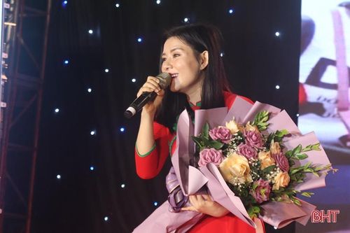Ấn tượng đêm nhạc 'Quê mẹ ân tình' ở Nghi Xuân