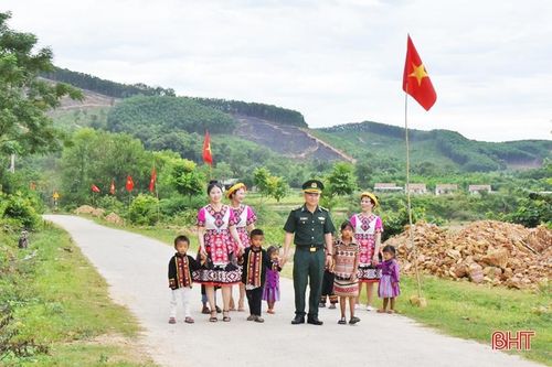 BĐBP Hà Tĩnh 'tiếp sức' đến trường cho học sinh nghèo vùng biên