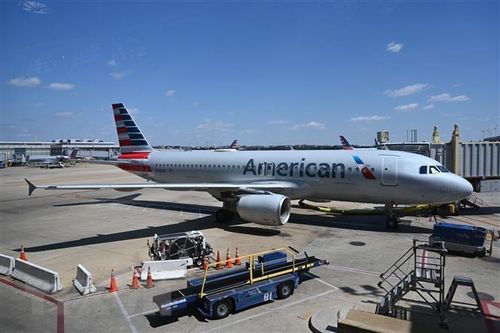 American Airlines bị phạt hơn 4 triệu USD vì chậm trễ trên đường băng