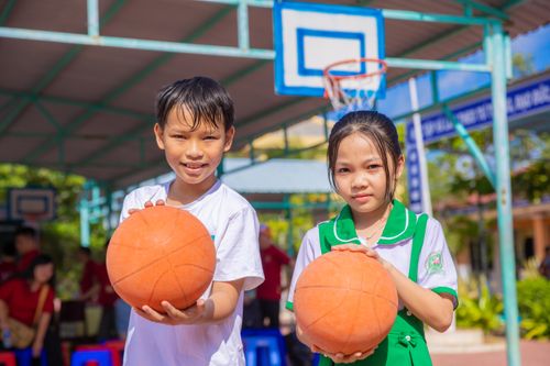 Báo Điện tử VietnamPlus chung tay hỗ trợ học sinh vùng khó Đất Mũi