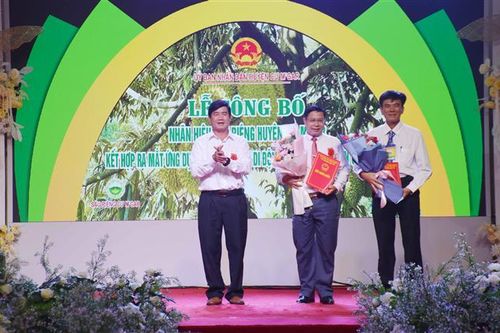 Tỉnh Đắk Lắk công bố Nhãn hiệu Tập thể Sầu riêng Cư M'Gar
