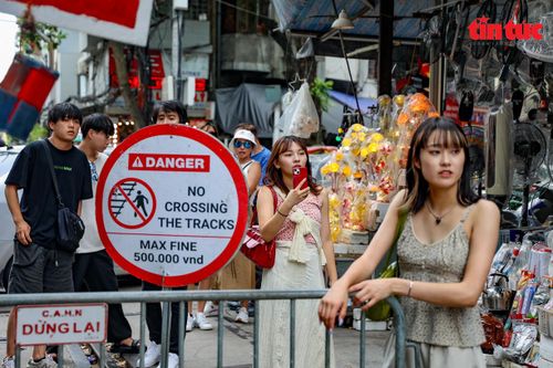 Hà Nội siết chặt quản lý hoạt động cà phê đường tàu